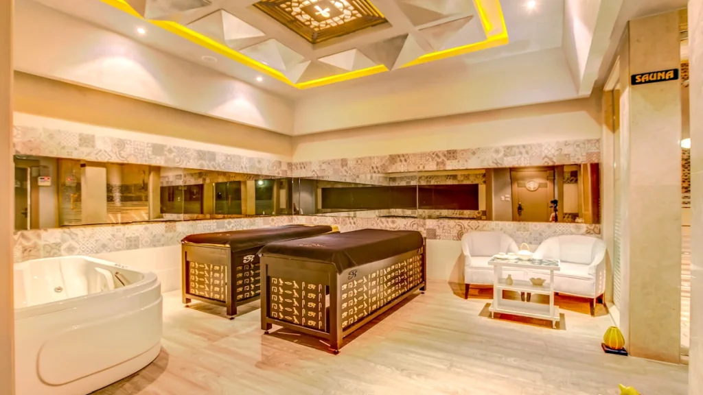 الفندق إيه أم سى رويال - الغردقة